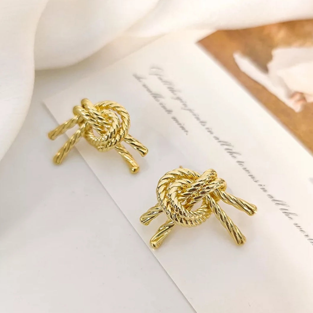 18K Knotted Rope Earrings (BACKORDER) – Requisite Store