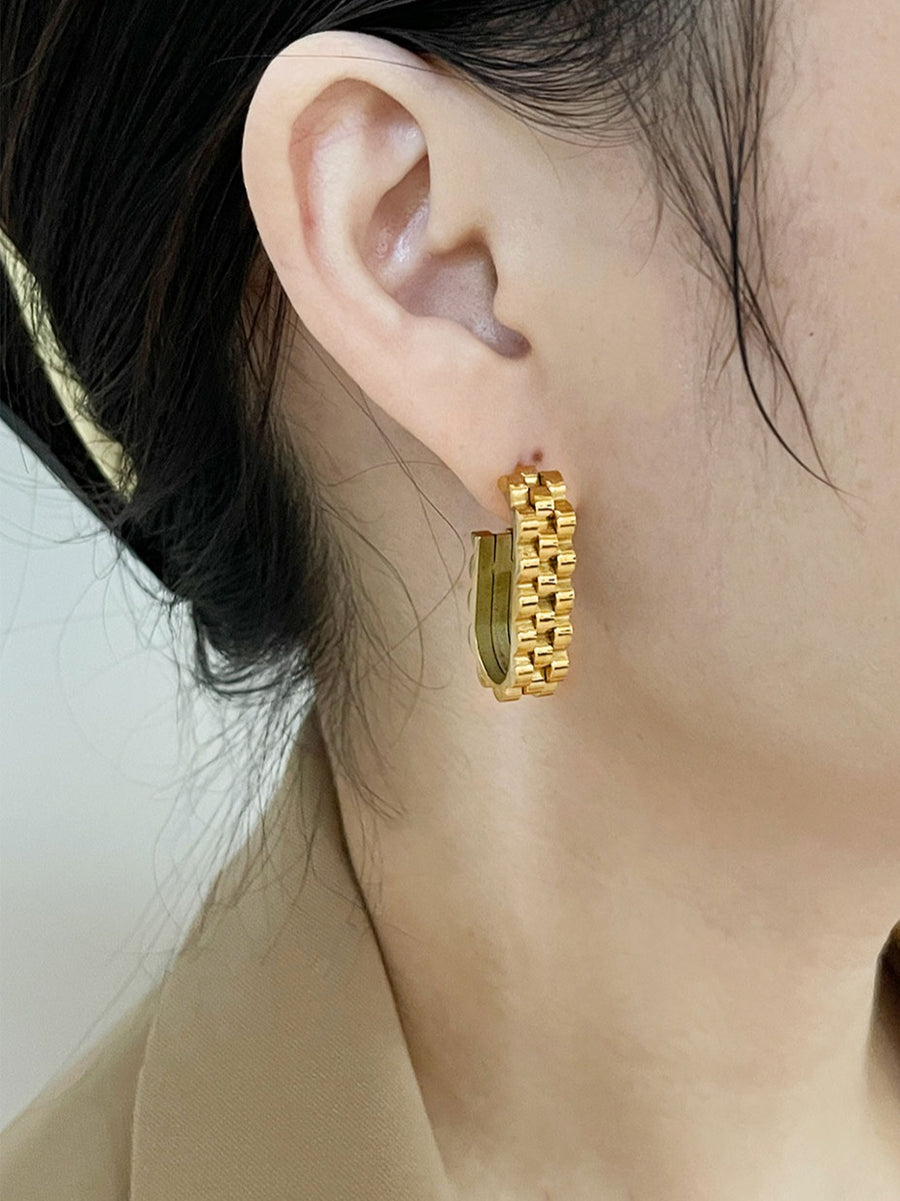 CAPSULE COLLECTION - 18K Edgy Watch Stap Earhoops