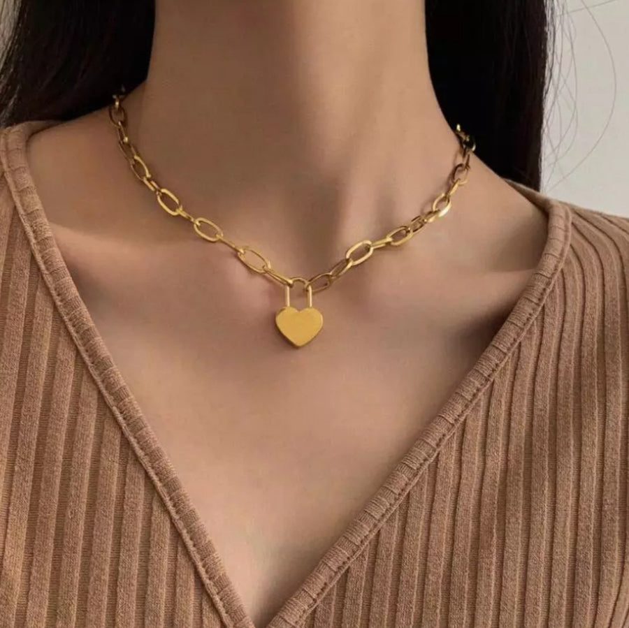 18K Matte Gold Heart Necklace (BACKORDER)