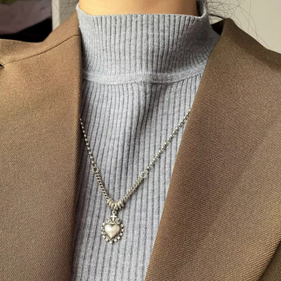 925 Vintage Cross On Heart Necklace (BACKORDER)